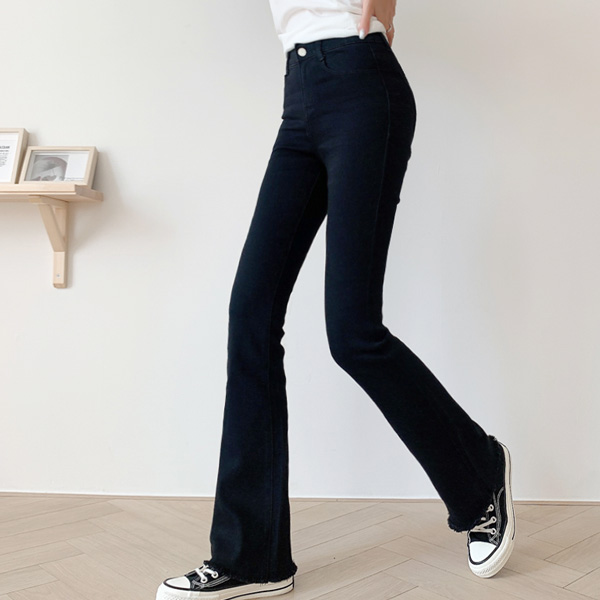 <font color="cc0000"><b>[Customer request! 3 lengths to choose from! ]</b></font><br> Semi-boot cut black jeans/hidden banding that makes your lines look slim and your legs look long