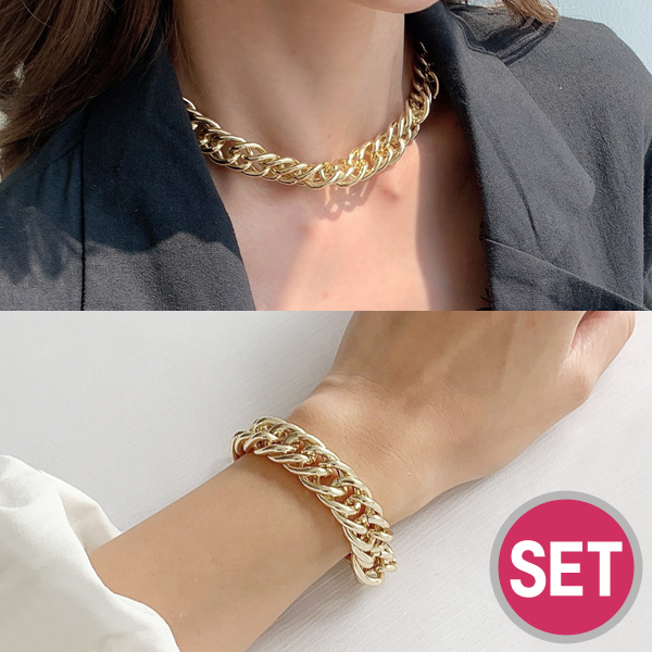 <B class="nakText">#NAKMADE.</b> A chain set with a unique and chic vibe.