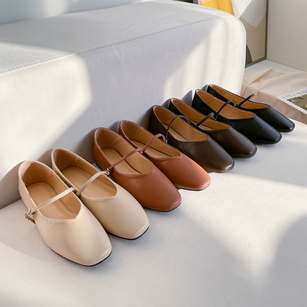 [Limited quantity of size 230] The key point is the strap that slightly covers the instep~ Mary Jane Flat shoes