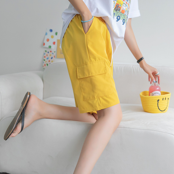 You can wear it in different colors and the price is great! Biscuit pocket banding pants