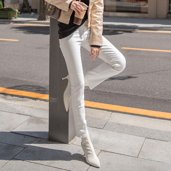 Soft fit and color like a cream latte!! Slim straight pants