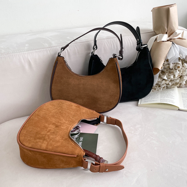 Perfect for any outfit! Suede hobo bag for daily use