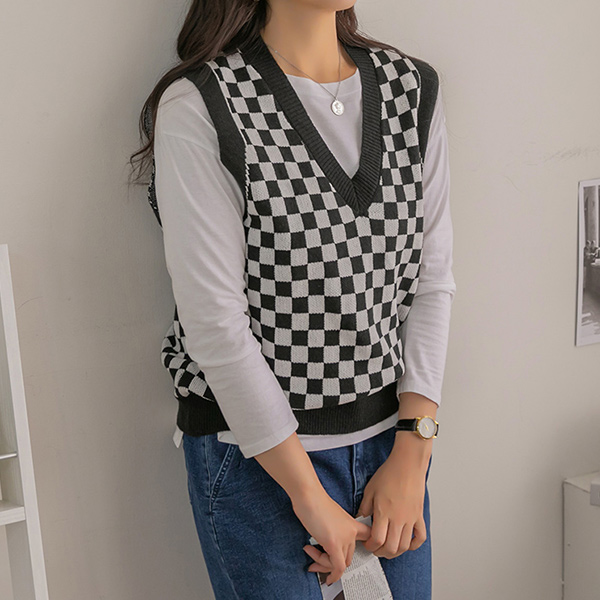 <b>#NAKMADE.</b> Knit Vest, a check pattern that can be enjoyed with a daily mood.