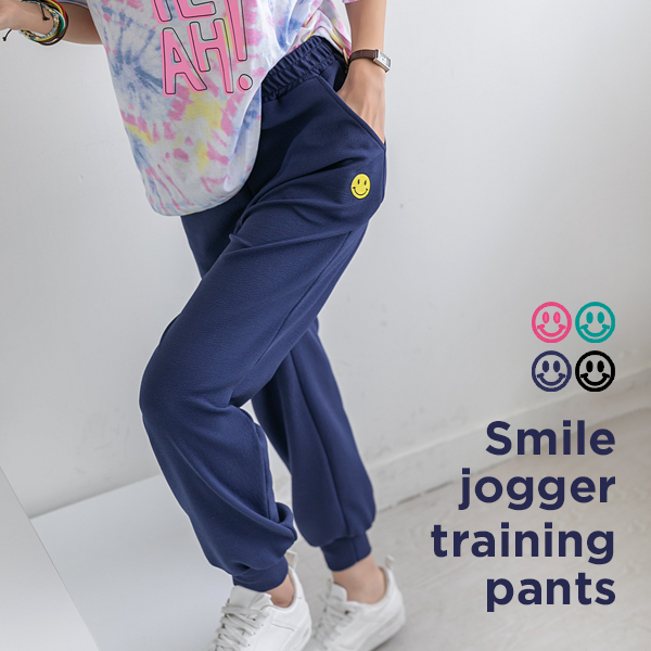 <B class="nakText">#NAKMADE.</b> Cute with a smile point! Light and wrinkle-free banding jogger pants