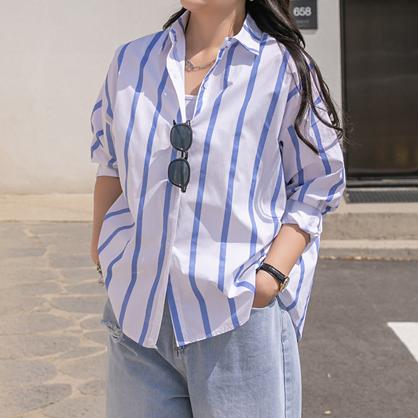 <B class="nakText">#NAKMADE.</b> The key point in a simple look~ Overfit Stripe Shirt