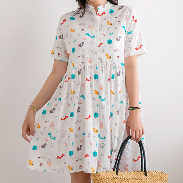 A mini dress that gives a cool and lovely point with a light linen touch.