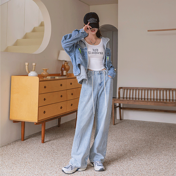 Full of hip vibes! Don’t worry about waist size! Wide denim pants adjusted with strings