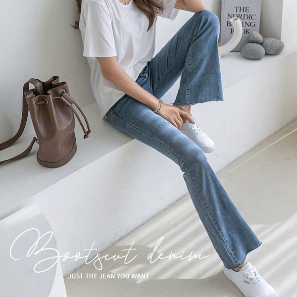 <B class="nakText">#NAKMADE.</b> Boot cut denim pants that you fall in love with as soon as you wear them and make your legs look longer.