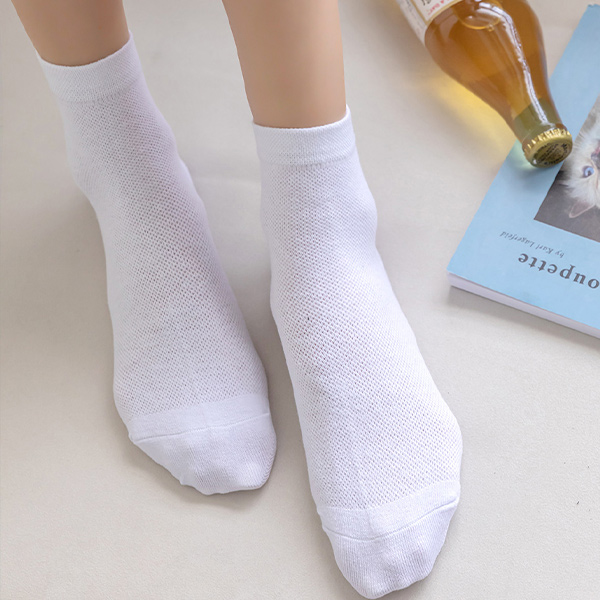 <class="nakText"><B>#NAKMADE.</b> Socks that keep your feet comfortable with mesh material