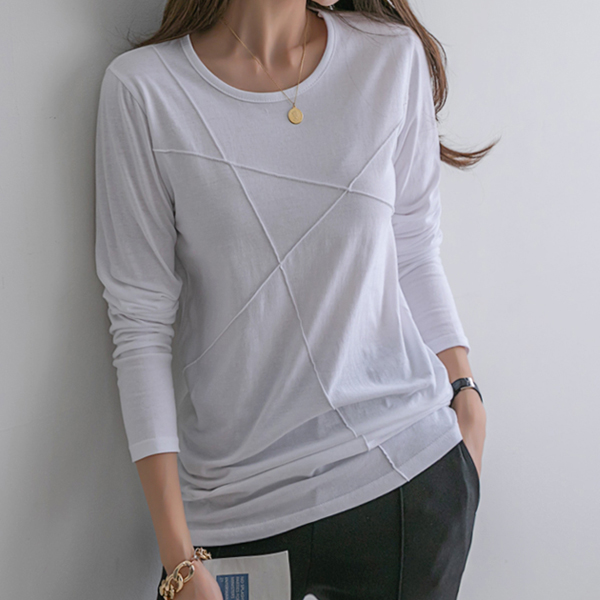<class="nakText"><B>#NAKMADE.</b> Daily T-shirt that makes you look slimmer with an unbalanced pin tuck line