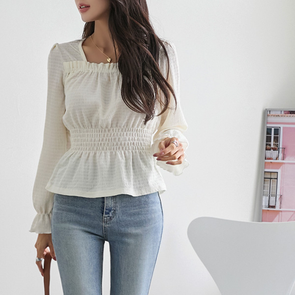 I fell in love with it♥ It has a lovely edge~ Smoke Banding Square Neck Blouse