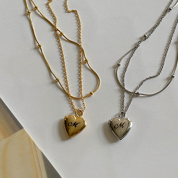 Heart Necklace that can be used in a variety of outfits