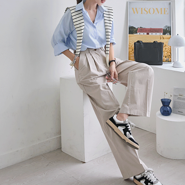 Lightweight fit with a formal mood! Bijo Decoration Two Pin Tuck Wide Slacks Pants