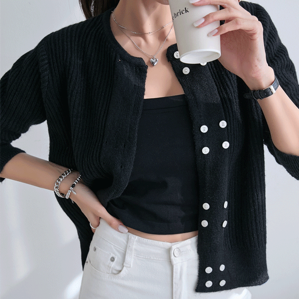 <B class="nakText">#NAKMADE.</b> Classic and chic mood, crew neck 4 button Cardigan/Knit