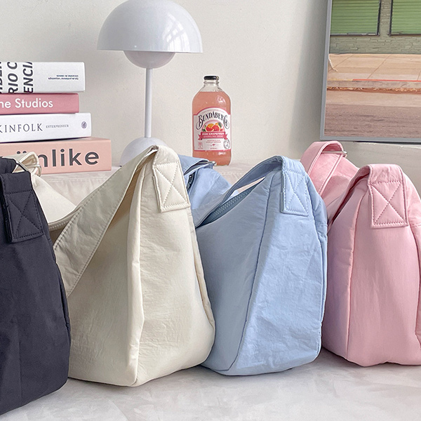 A pastel cross bag that is highly versatile and easy to carry around.