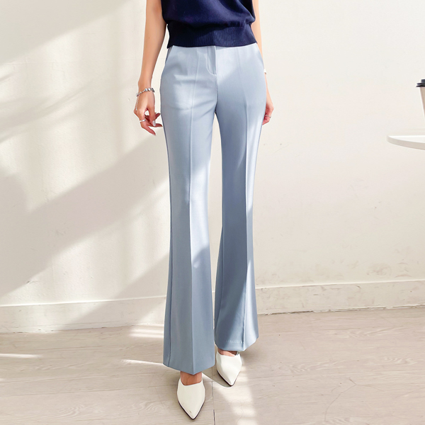 Tight fit on the body line! Boot cut slacks that make your legs look longer.