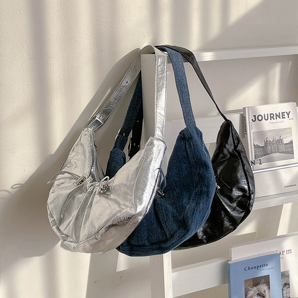 Unique + sophisticated! Dumpling hobo bag to enjoy in style