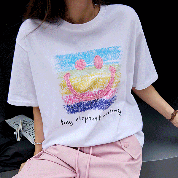Lovely Spangle Smile Short Sleeves T-shirt with a kitschy mood
