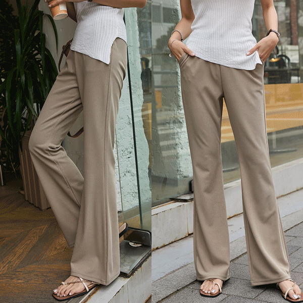 Fluffy and smooth ~ a daily item that makes you feel good!! Vertical ribbed wide boot cut banding pants