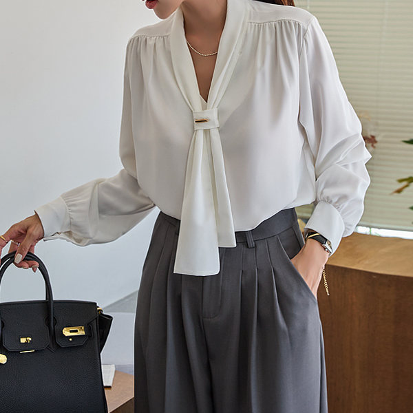 Luxurious tie-point shirring blouse