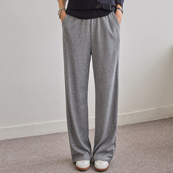 Simple yet stylish banding pants