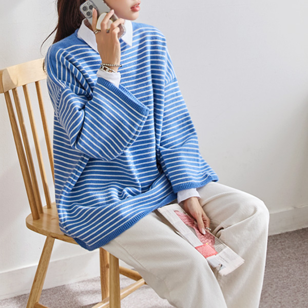 Stripe loose fit knit that gives a lovely cape feel